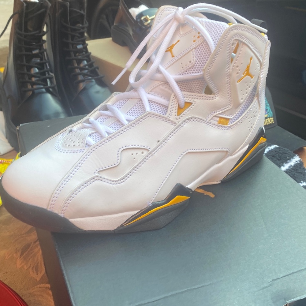 Jordon brand new with box new never worn
